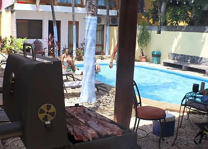 Coconut House 4*