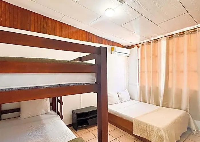 Coconut House 4*